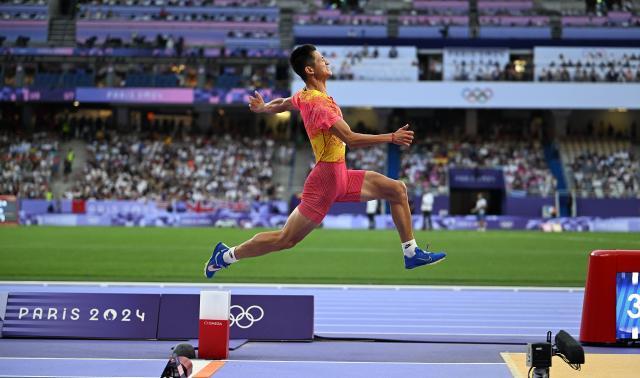 1723348212998071574.jpg 巴黎奥运会丨田径——男子跳远赛况XxjpseC007796_20240807_MVPFN0A001.jpg