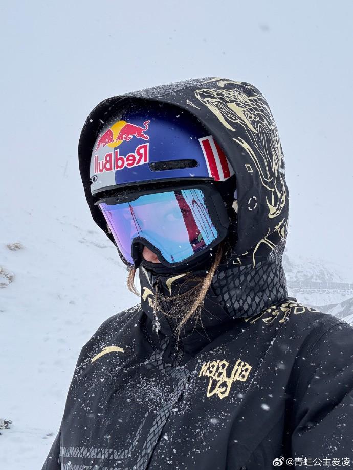 从伤病中恢复，谷爱凌结束康复期重新上雪